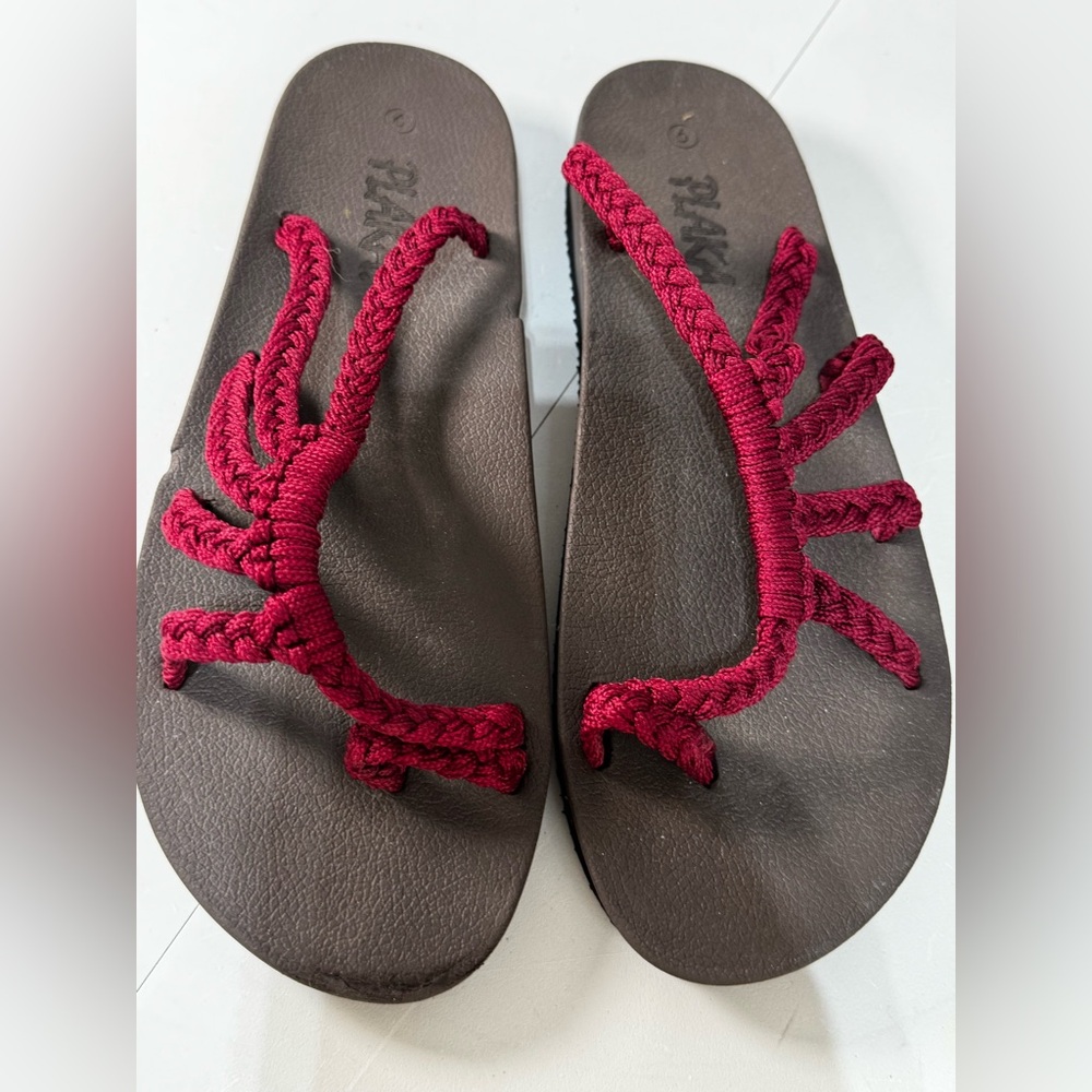 Plaka Womens Relief Sandals With Arch Support Size 9‎ Flip Flops Slide On Maroon